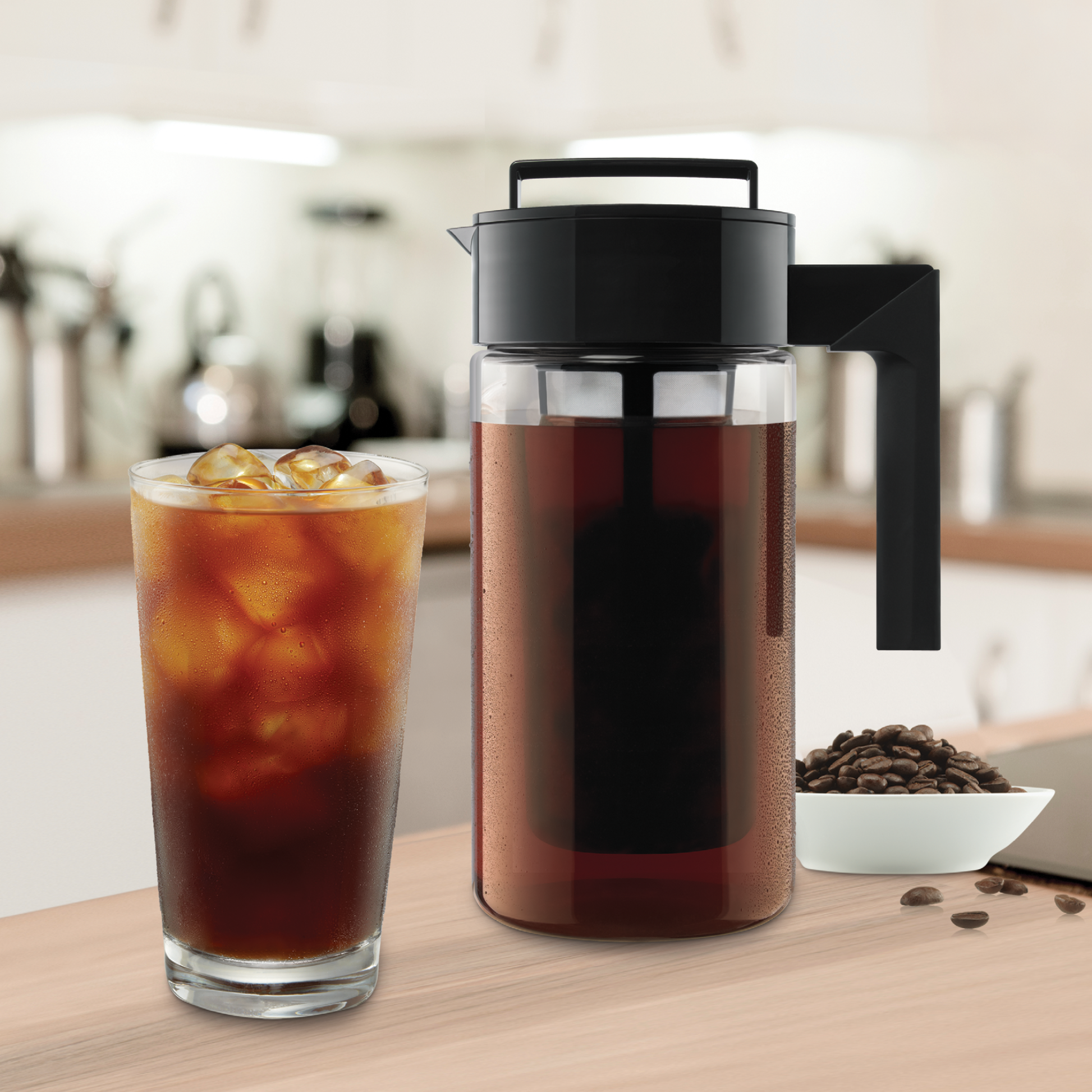 cold-brew-coffee-maker-r9 10310-ColdBrewCoffeeMaker-1qt-lifestyle2.png