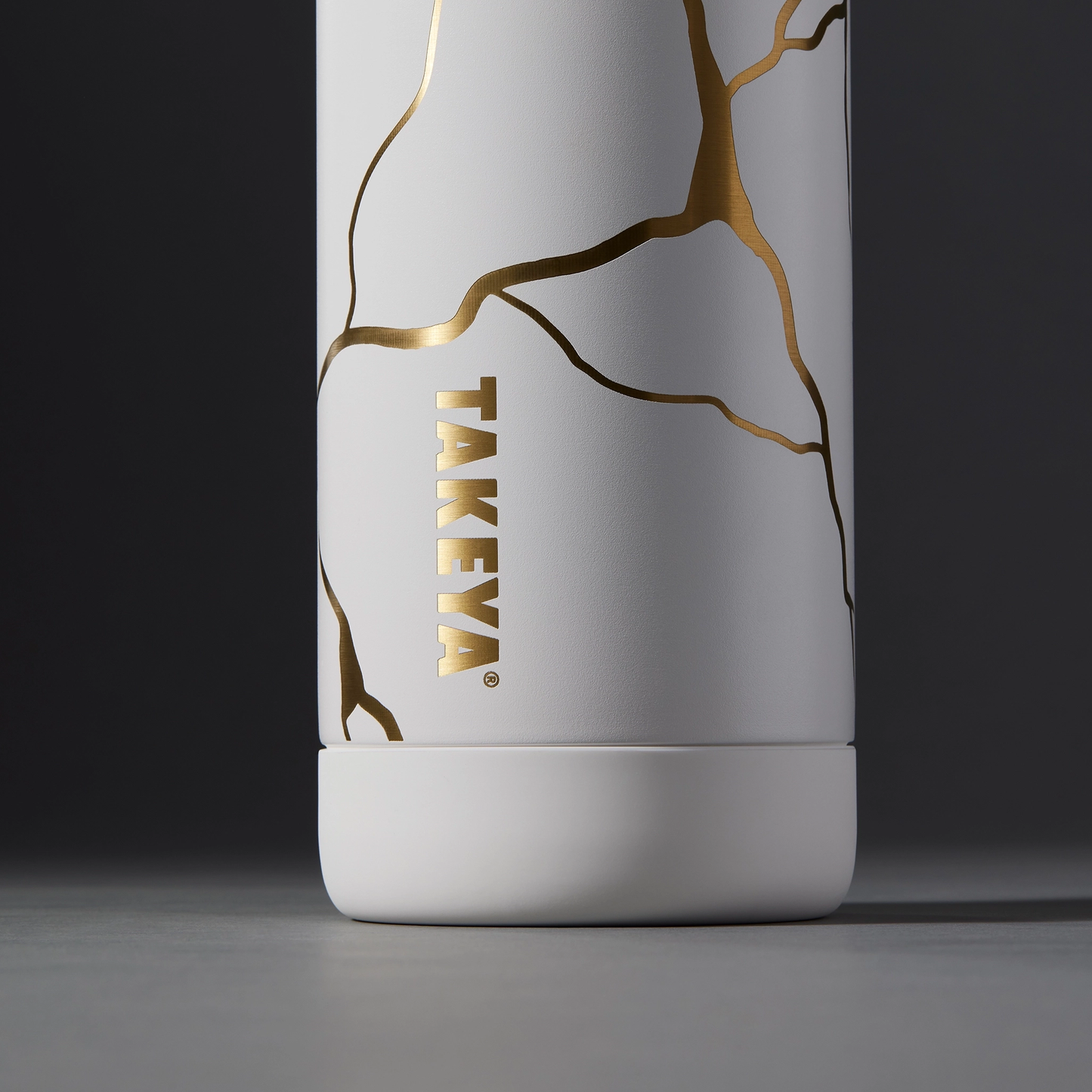 kintsugi-water-bottle-with-straw-lid-o6 51389-TK_HO25_Kintsugi_Takeya9236_Crop.png