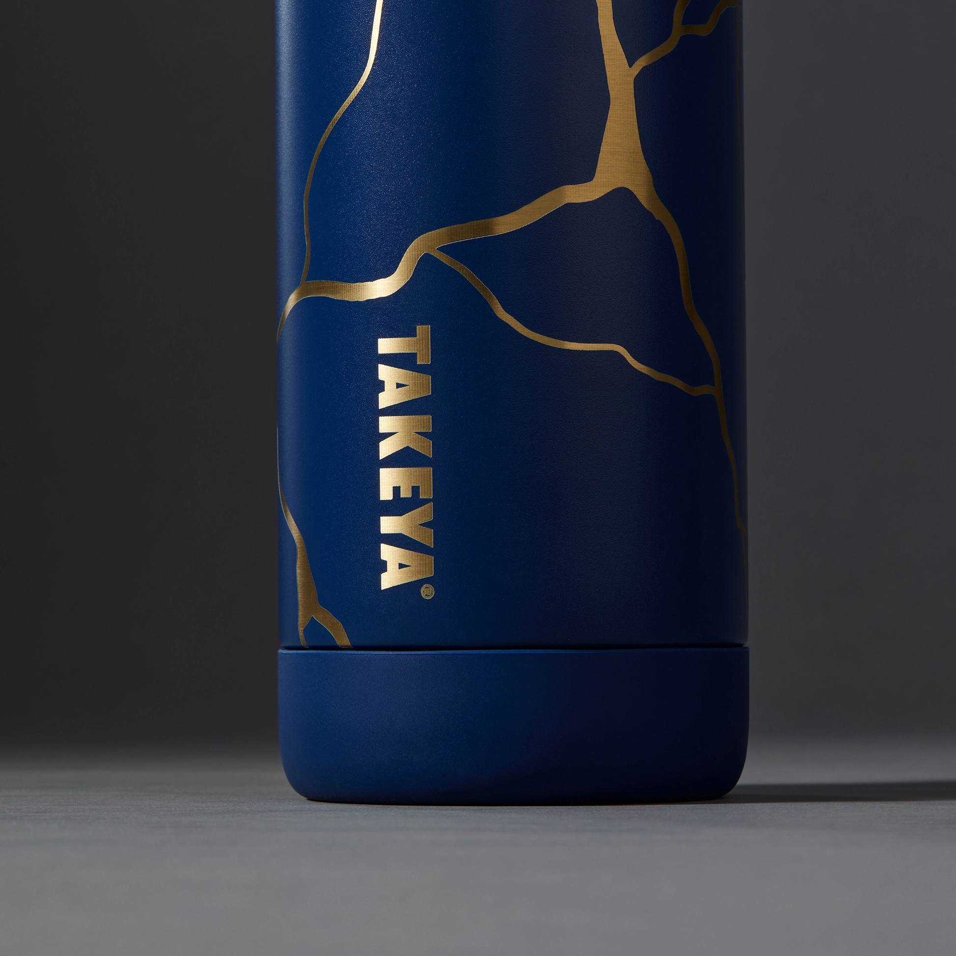 kintsugi-water-bottle-with-spout-lid-u3 51390-TK_HO25_Kintsugi_Takeya9241_Crop.png